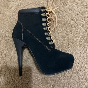 Black yellow lace heel boots